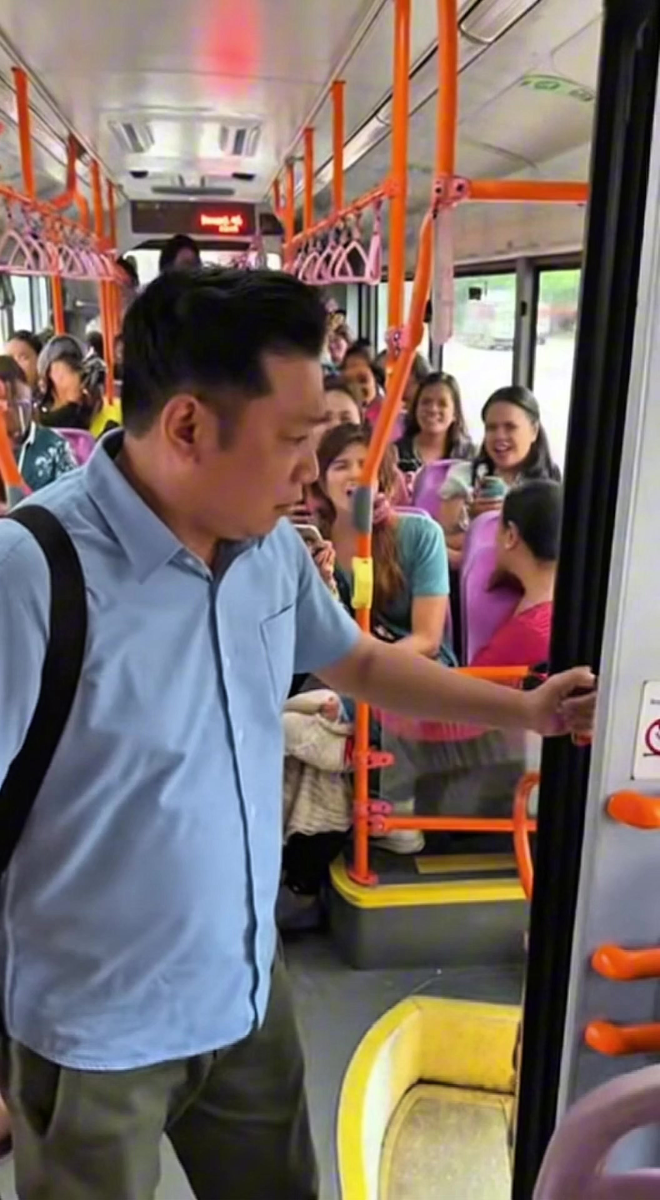 Ingatan natin mental health ni Koya huwag tayo maingay sa bus at mrt #ofwsg #ofw #pinoytiktokersg #sg 